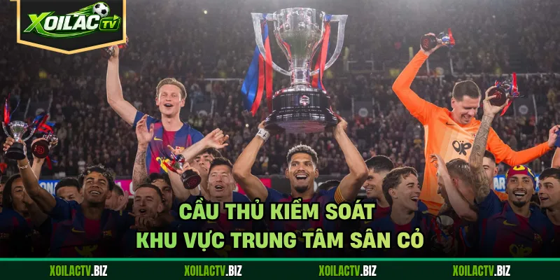 Cầu thủ kiểm soát khu vực trung tâm sân cỏ