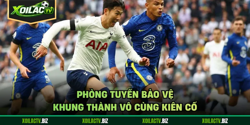 Phòng tuyến bảo vệ khung thành vô cùng kiên cố